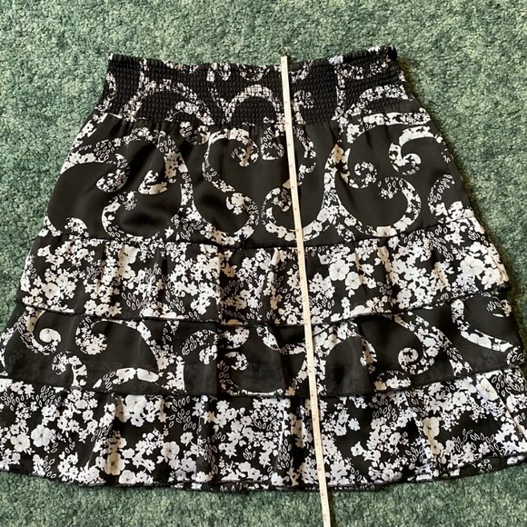 White House Black Market skirt - Picture 2 of 4